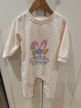 Cream miss hip hop Baby Romper with Bunny Graphic 18-24m